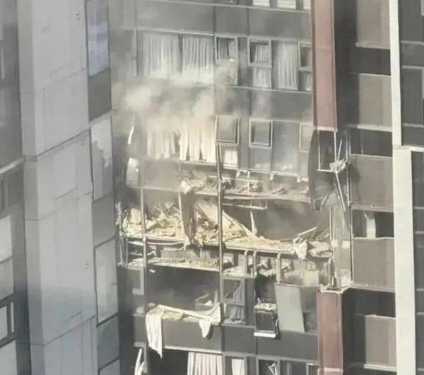 突發(fā)！深圳一住宅樓發(fā)生爆炸，目擊者：有人從樓上墜落