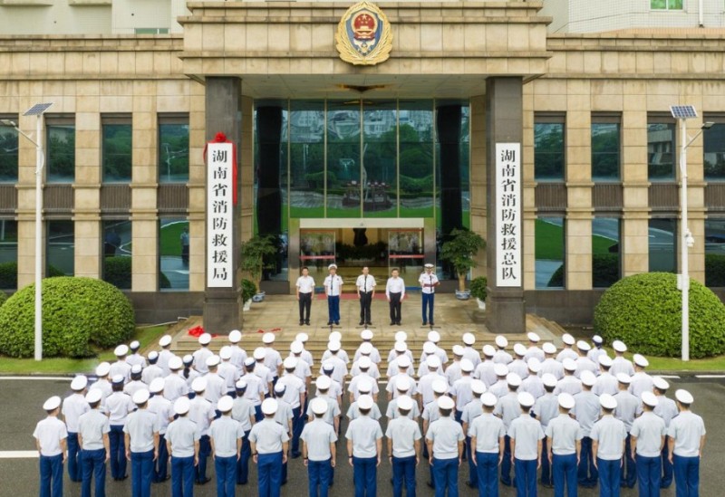 嚴查資質(zhì)、練兵如火、盯防新能源——湖南消防筑牢春季“硬核防線(xiàn)”